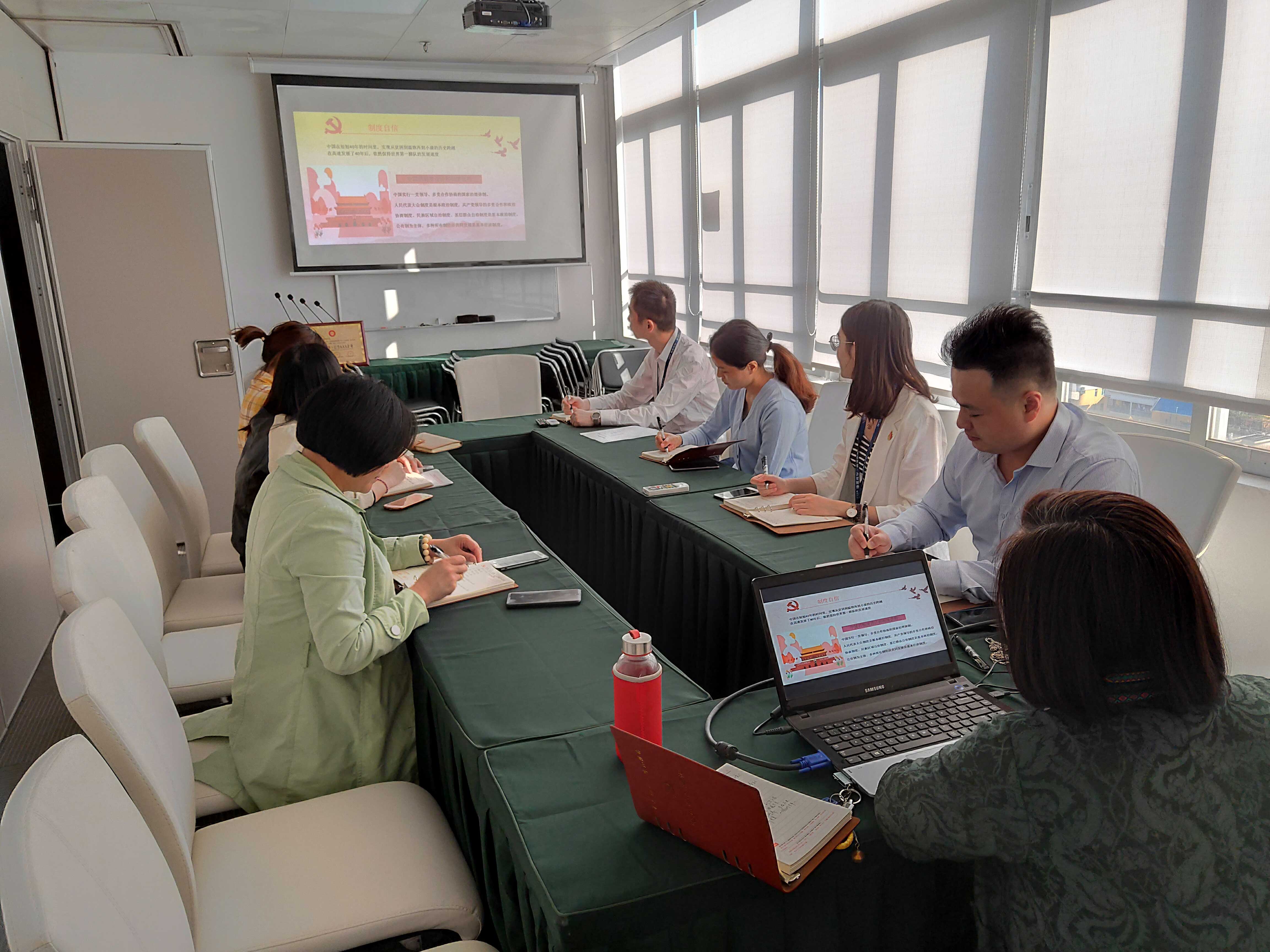 “坚定四个自负，共圆中国梦”主题教育活动