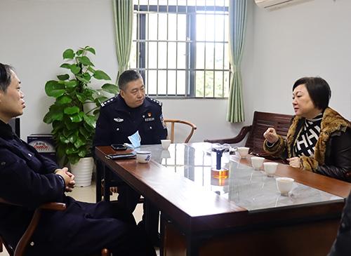 加强党建共建，亲昵警企关系